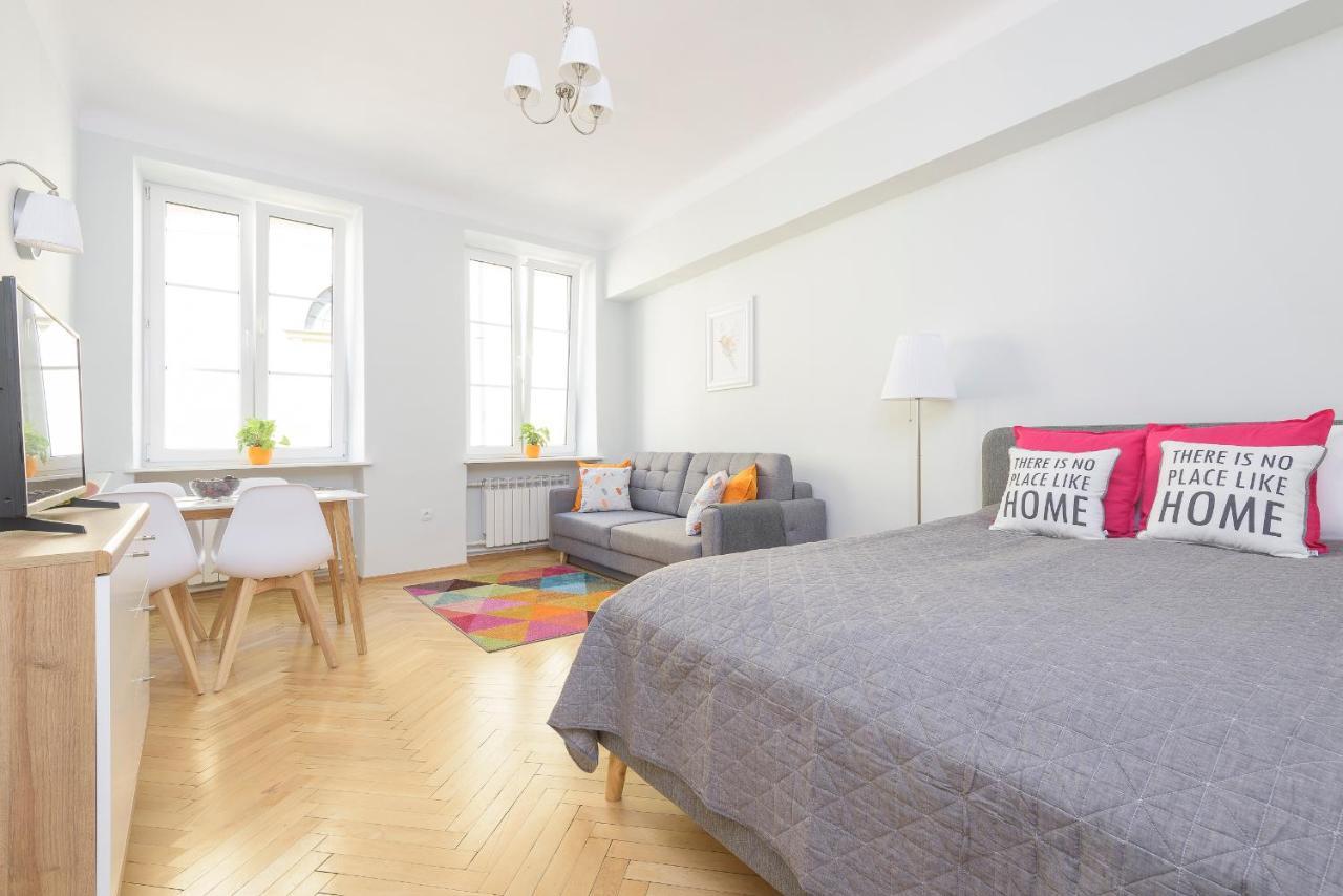 Bright And Modern In The Heart Of The Old And New Town Apartament