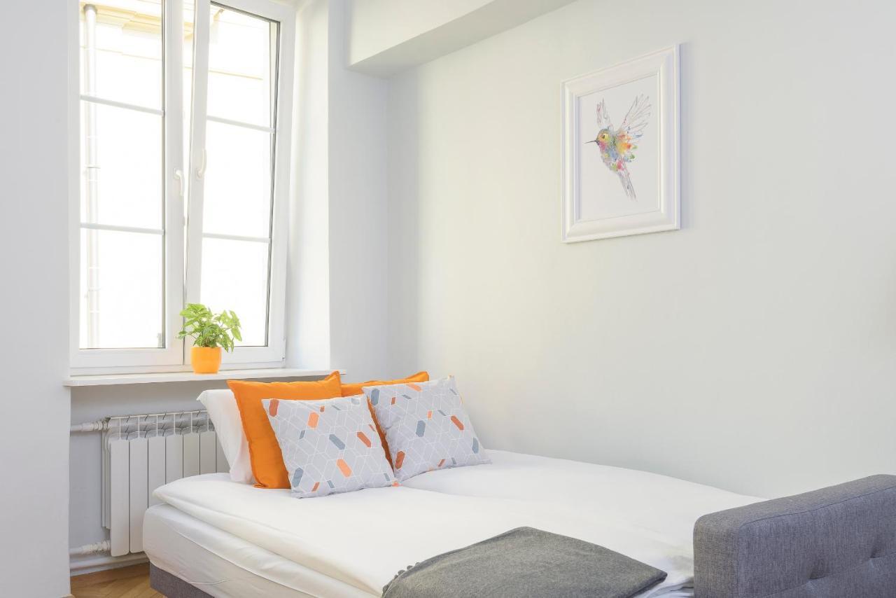 Bright And Modern In The Heart Of The Old And New Town Apartment *